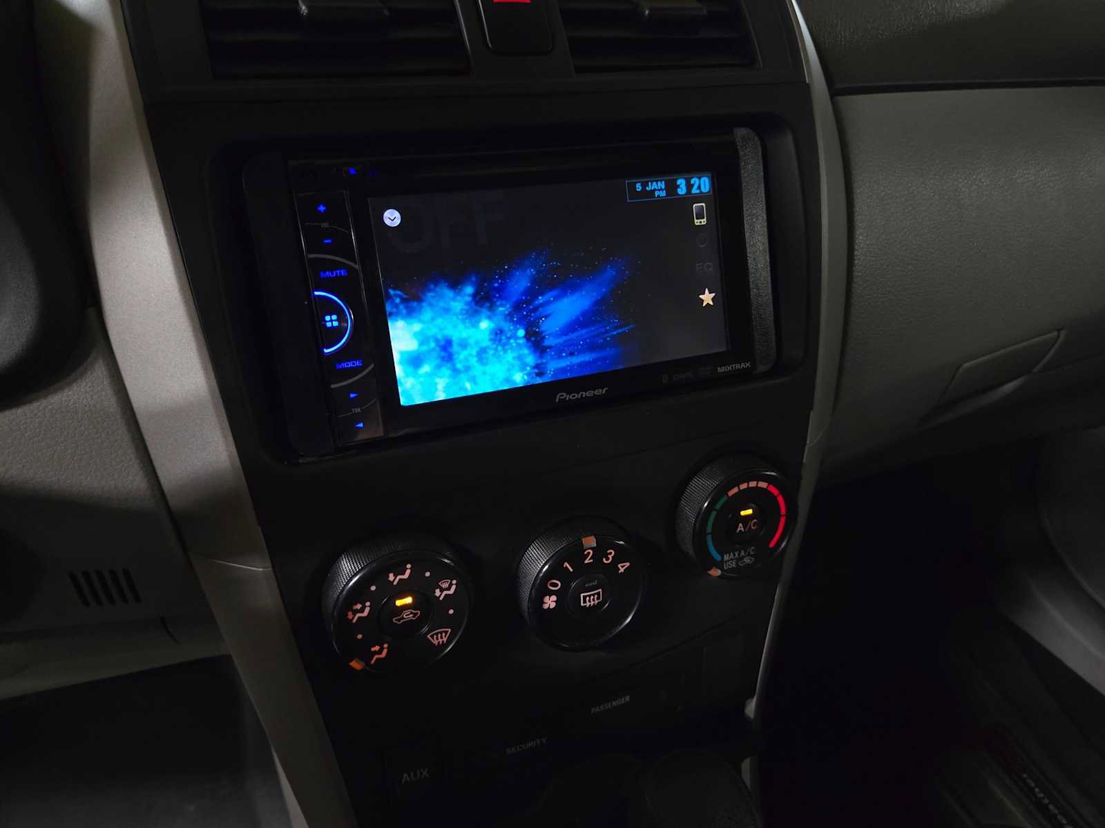 Used 2013 Toyota Corolla L FWD image 24