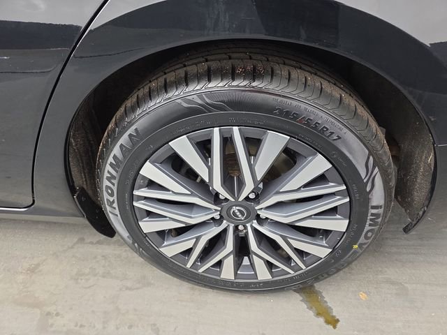 Used 2024 Nissan Altima 2.5 SV image 16