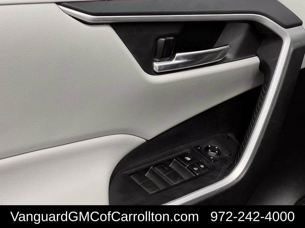 Used 2020 Toyota RAV4 XLE image 22