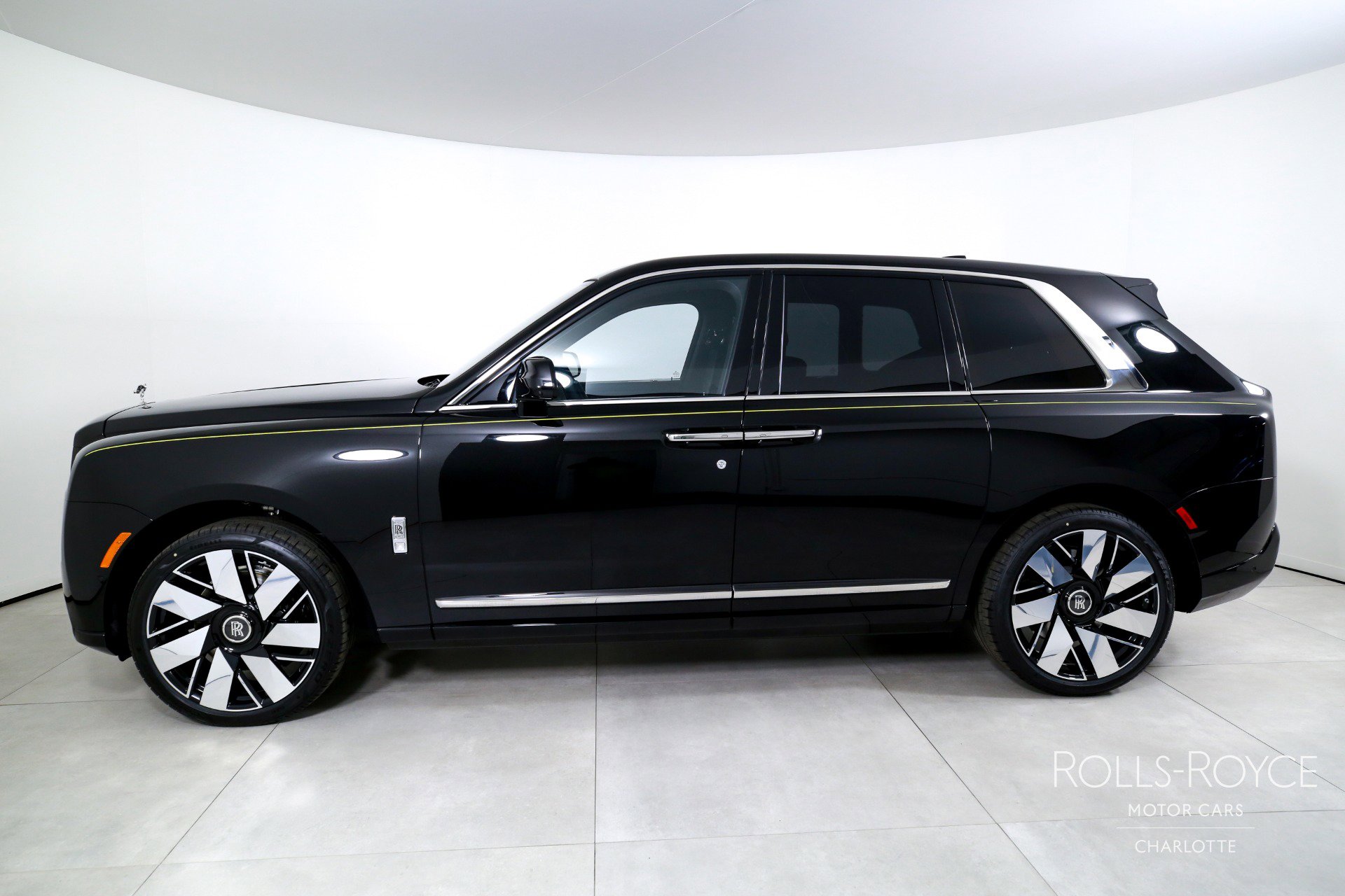 New 2026 Rolls-Royce Cullinan image 3