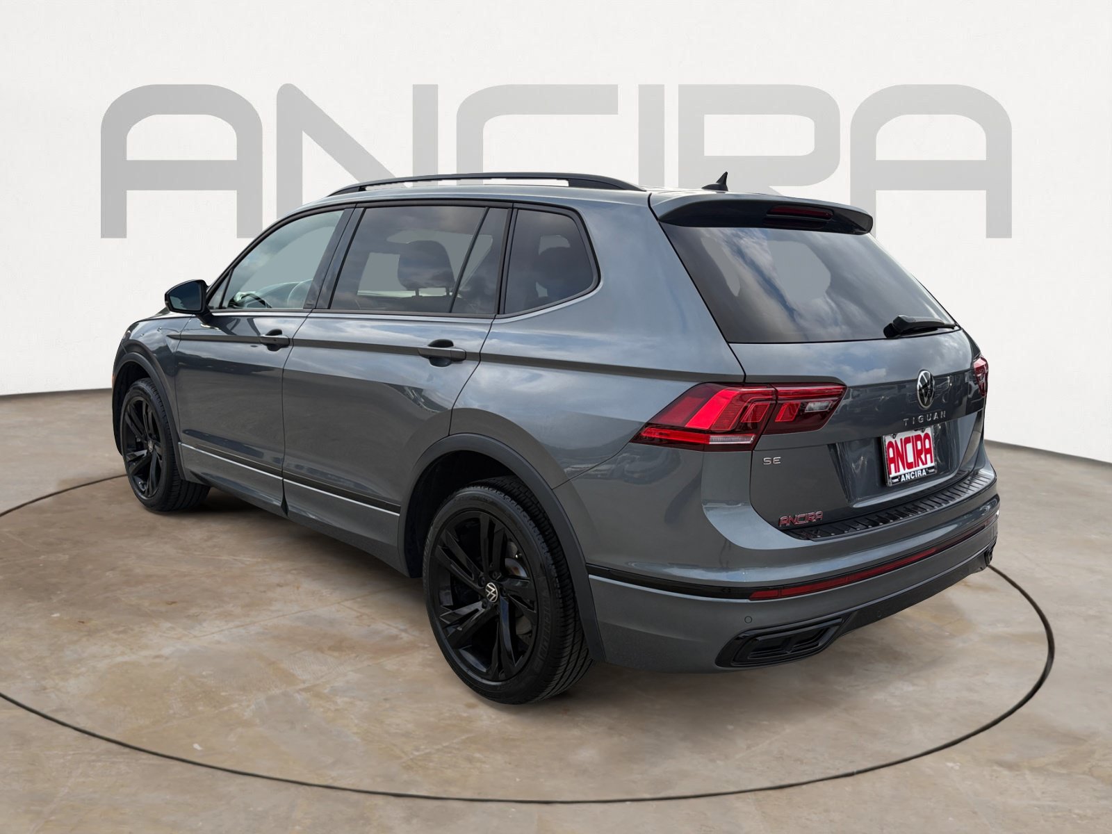 Used 2023 Volkswagen Tiguan SE R-Line FWD image 9