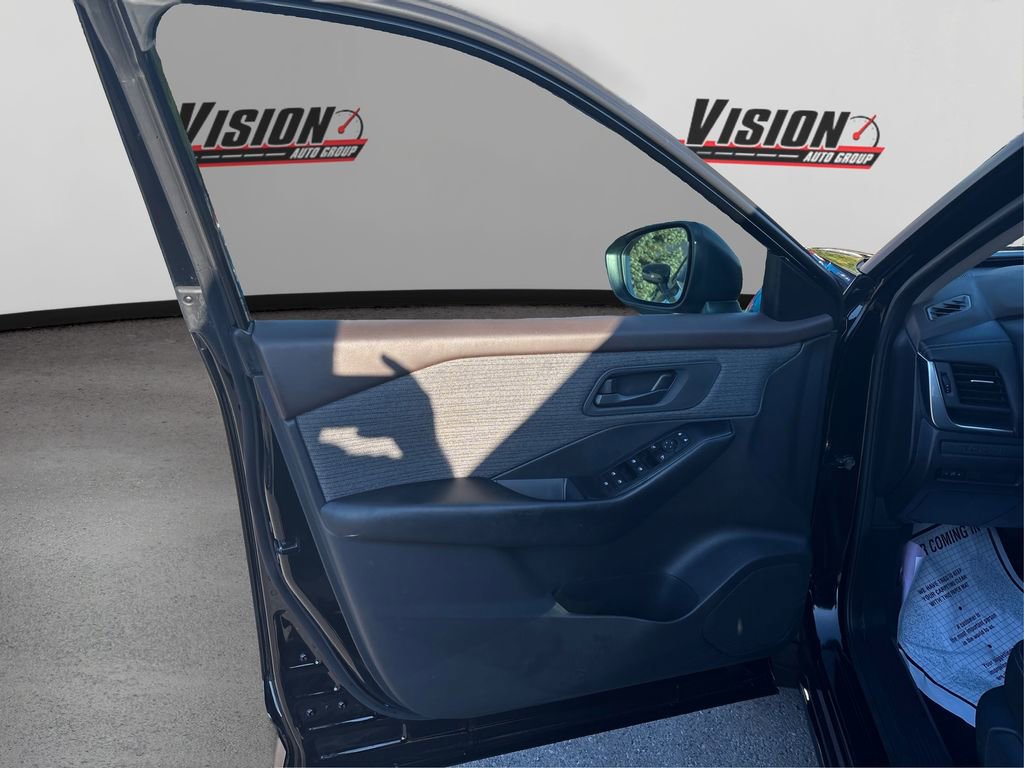 Used 2023 Nissan Rogue S image 22