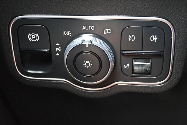 Used 2021 Mercedes-Benz GLA 250 4MATIC w/ Premium Package image 25
