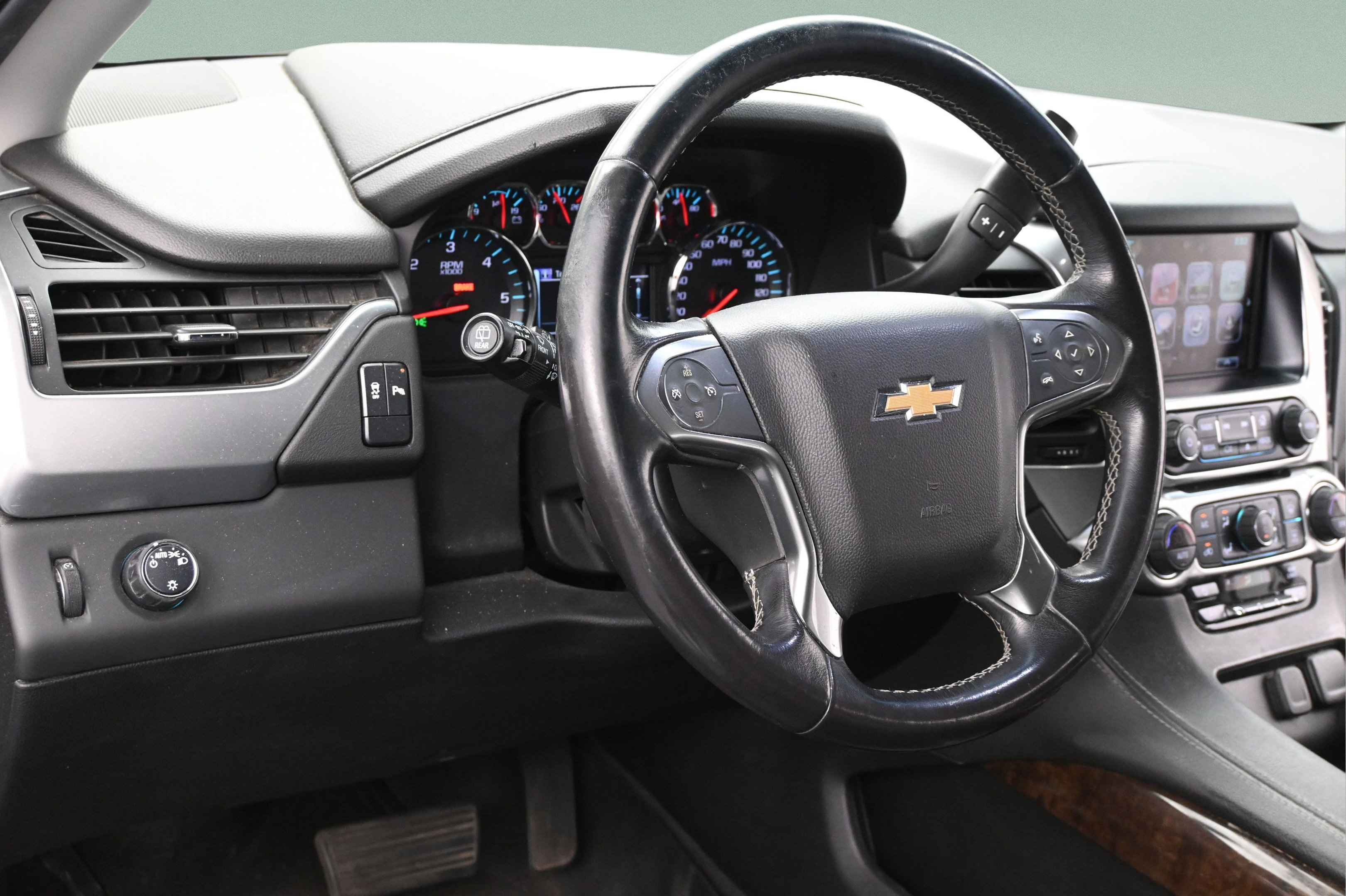 Used 2020 Chevrolet Suburban LS RWD image 13