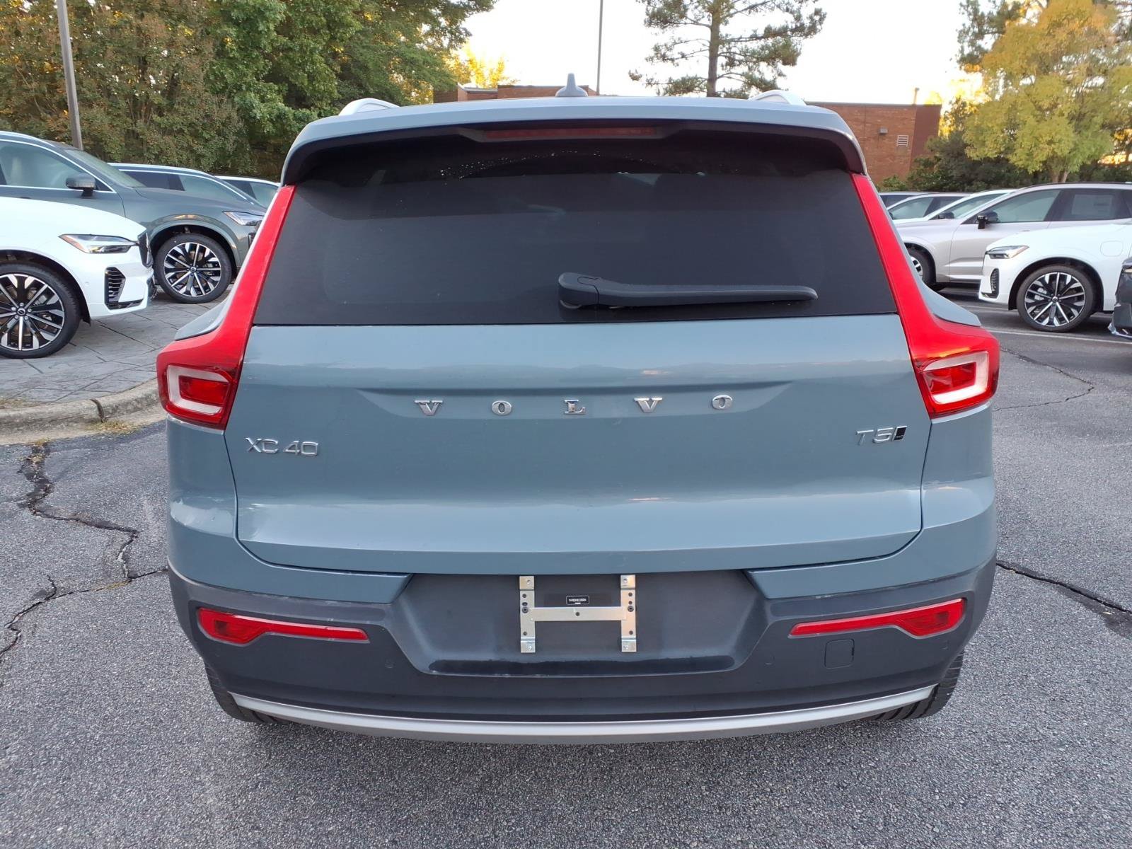 Used 2020 Volvo XC40 T5 Momentum w/ Protection Package Premier AWD/4WD image 4