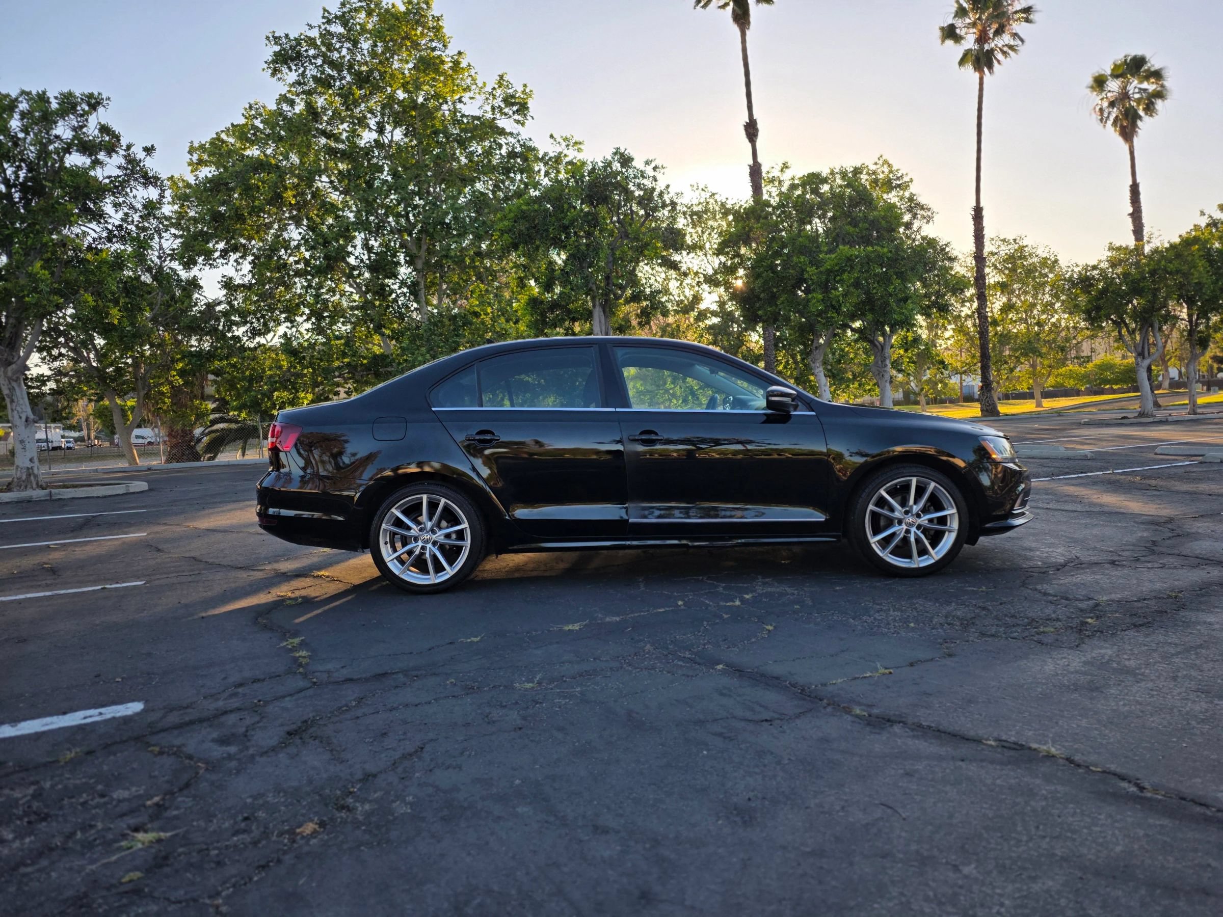 Used 2017 Volkswagen Jetta SEL FWD image 3