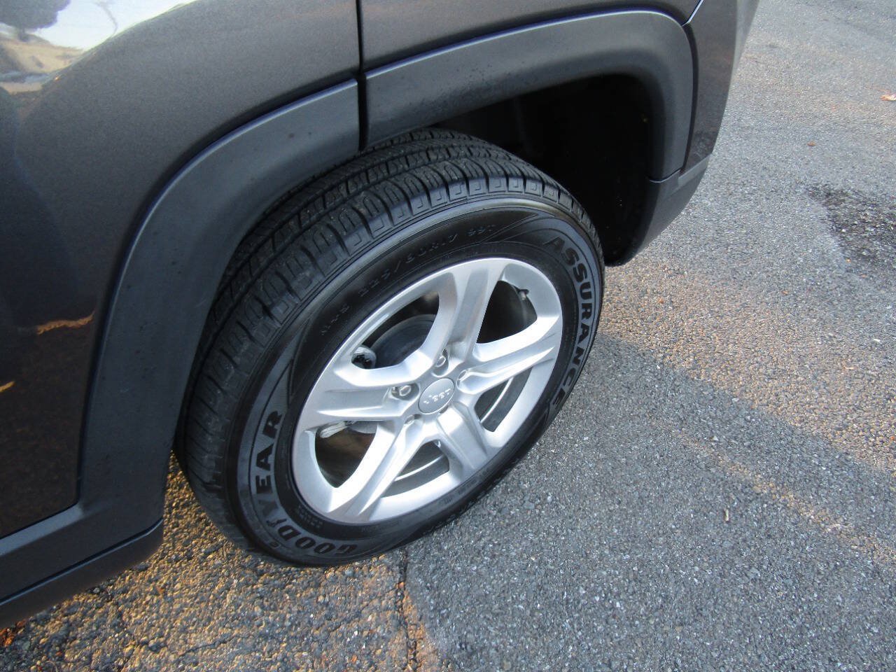 Used 2024 Jeep Compass Latitude AWD/4WD image 26
