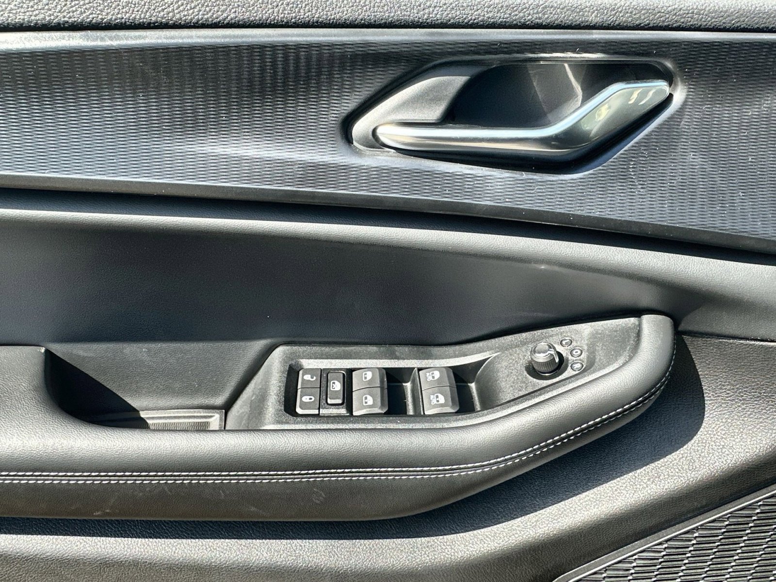 New 2025 Jeep Grand Cherokee Laredo w/ Luxury Tech Group I image 15