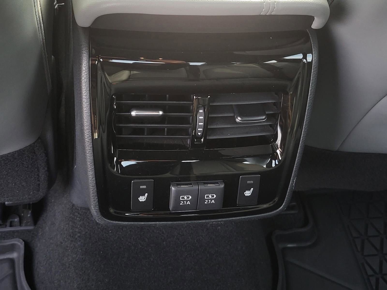 Used 2020 Toyota Avalon Limited image 14