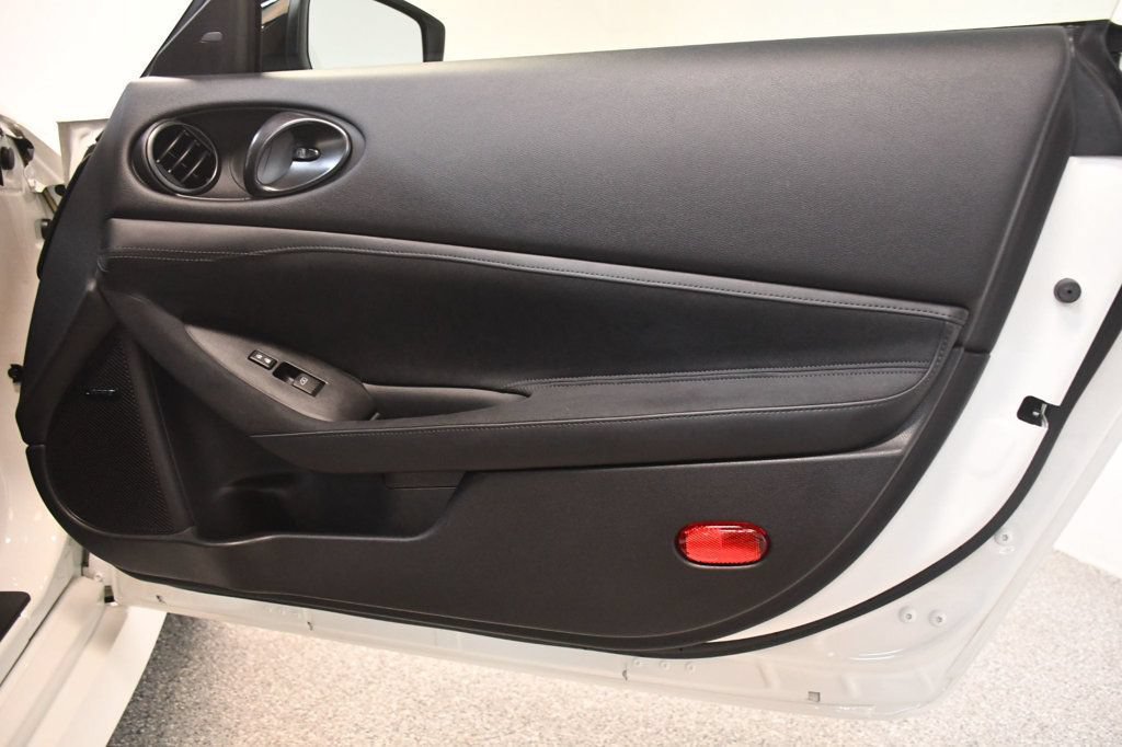 Used 2025 Nissan Z Performance w/ Floor Mat Package RWD image 24