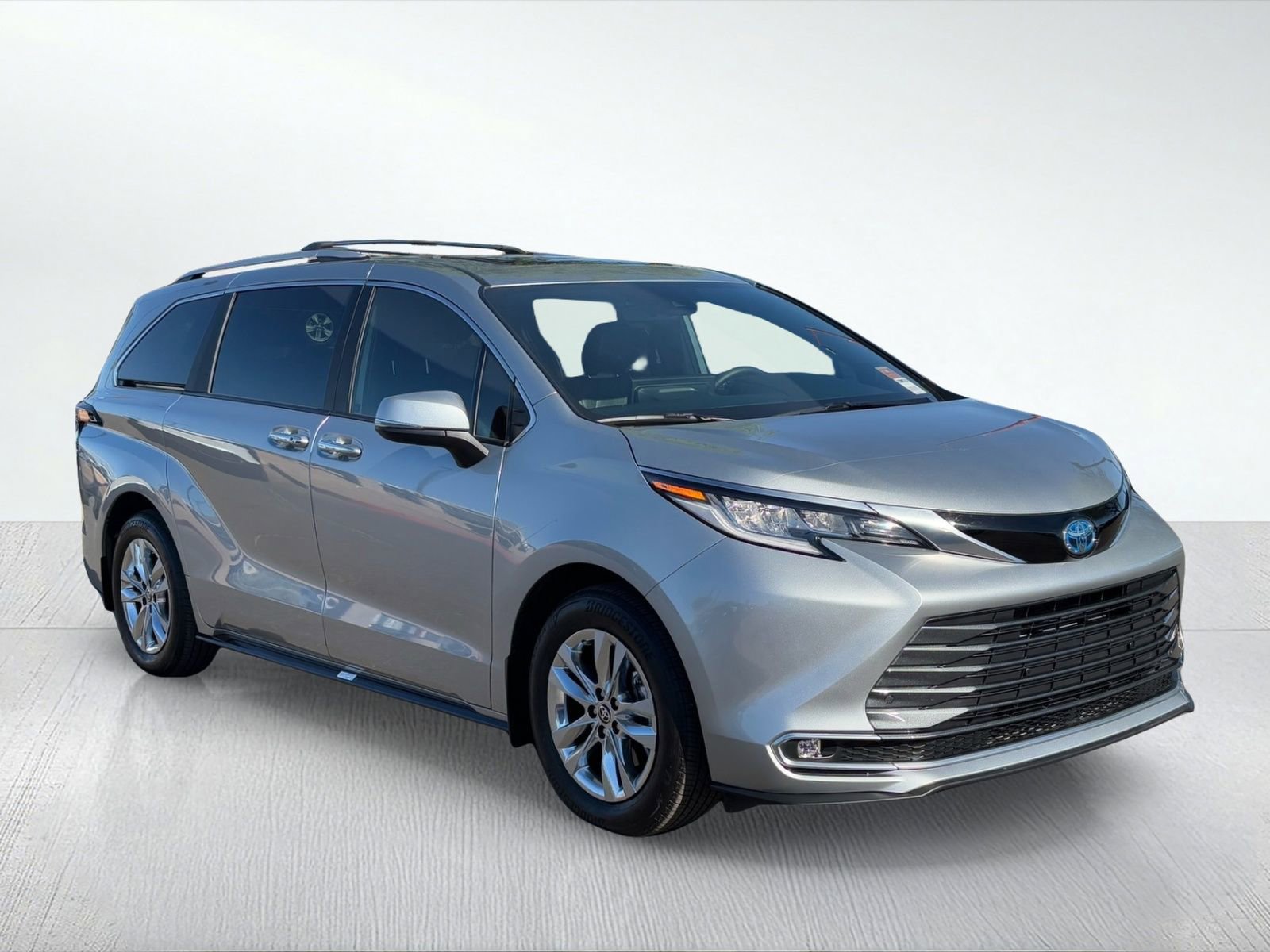 Used 2025 Toyota Sienna Limited image 7
