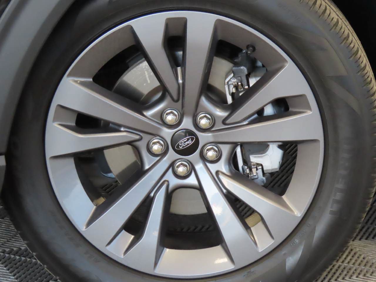 Used 2023 Ford Explorer XLT w/ Equipment Group 202A RWD image 7