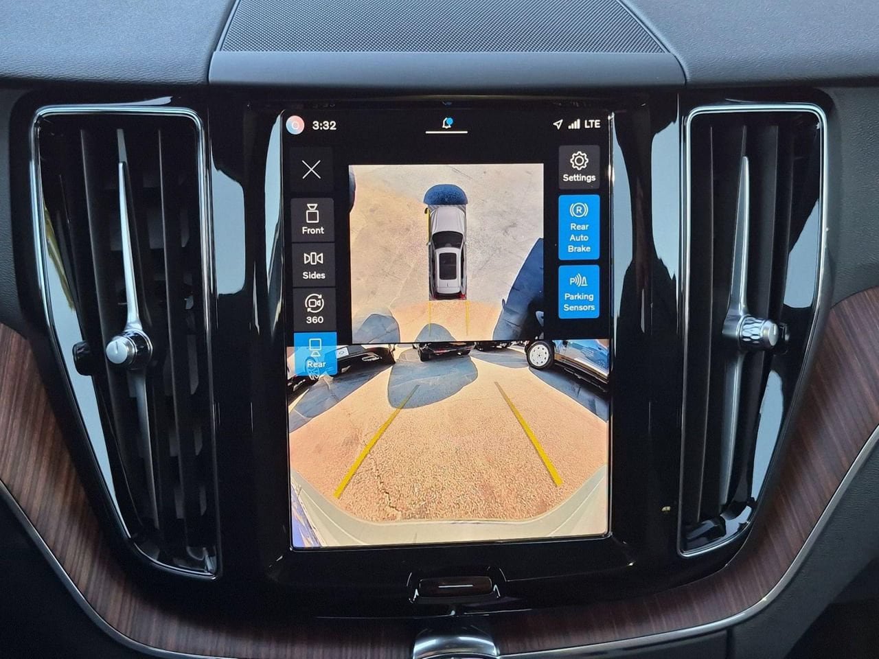 Certified 2024 Volvo XC60 T8 Plus AWD/4WD image 19