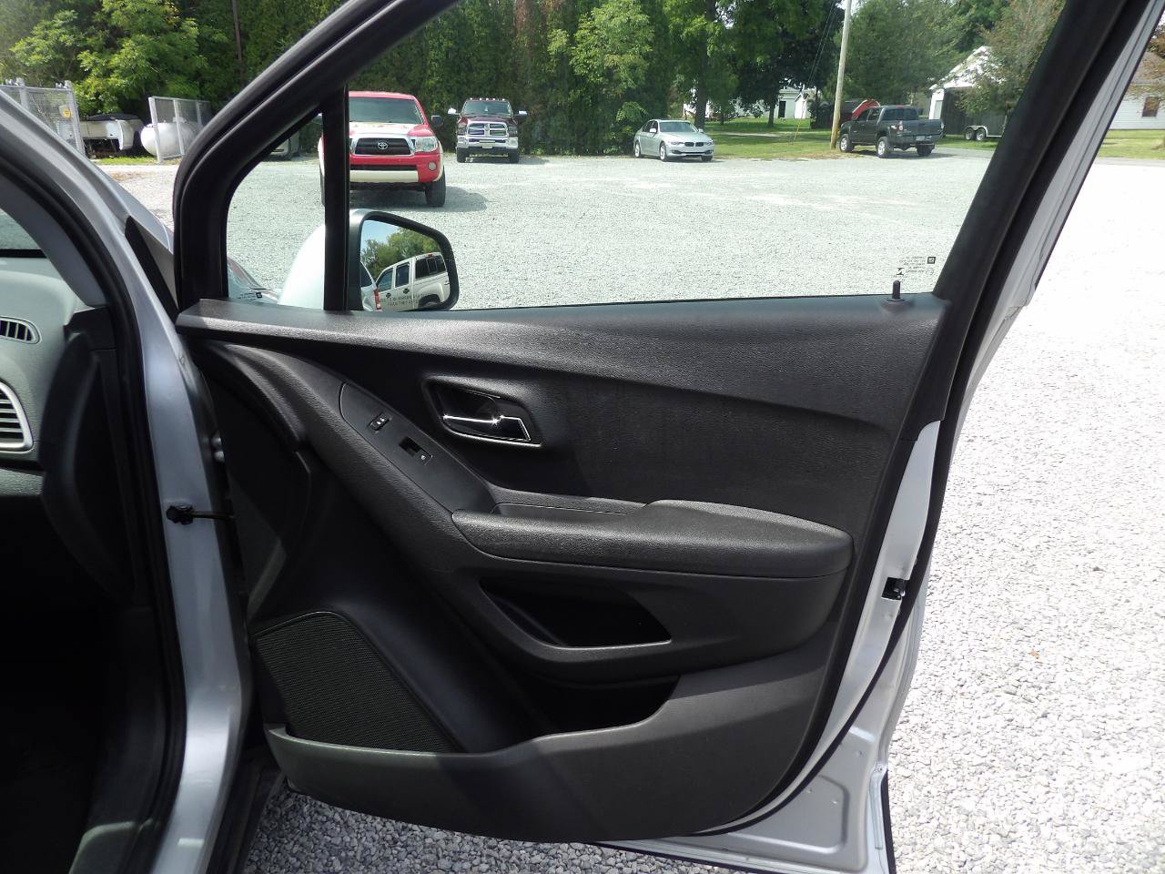 Used 2019 Chevrolet Trax LS w/ Tint and Cruise Package AWD/4WD image 9