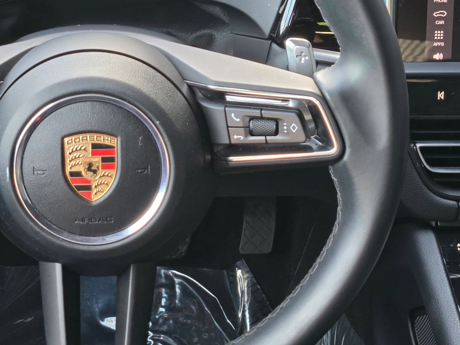 Certified 2025 Porsche Macan AWD/4WD image 17