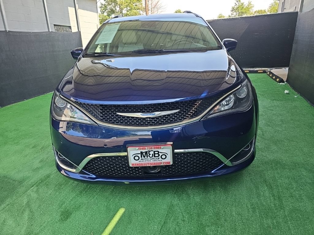 Used 2018 Chrysler Pacifica Touring-L Plus w/ Advanced Safetytec Group FWD image 9