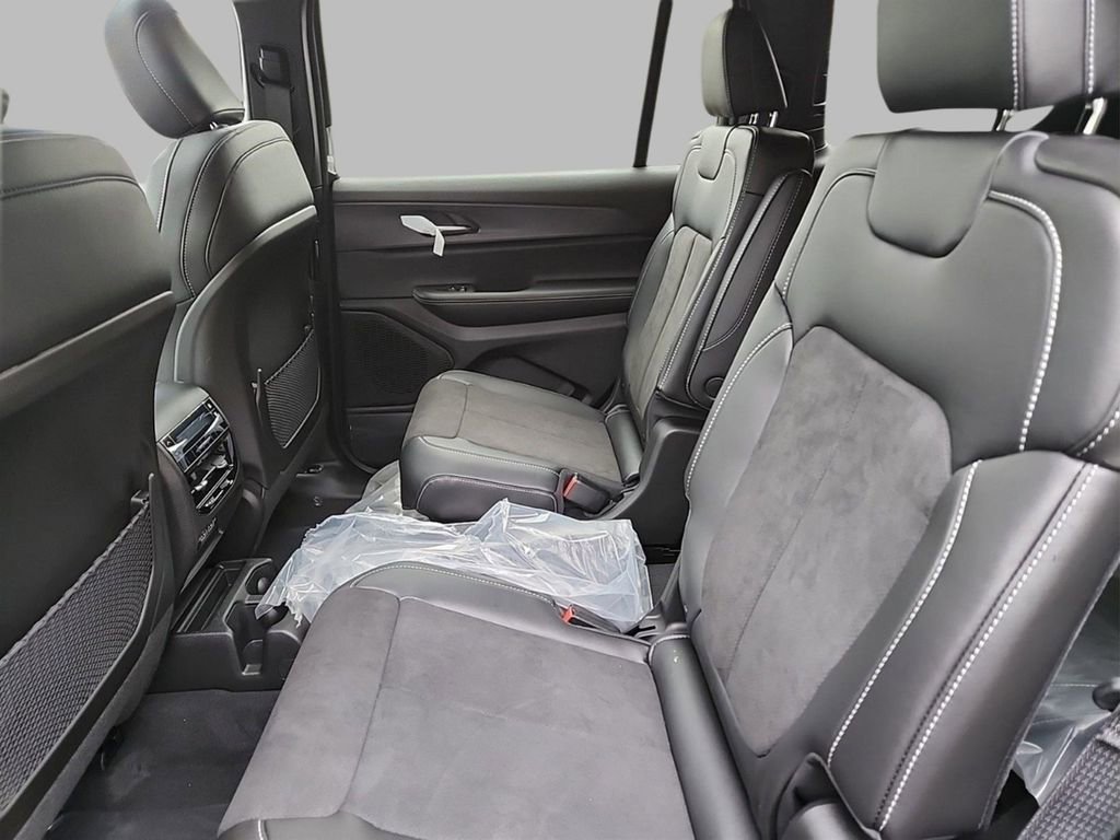 New 2025 Jeep Grand Cherokee L Altitude image 16