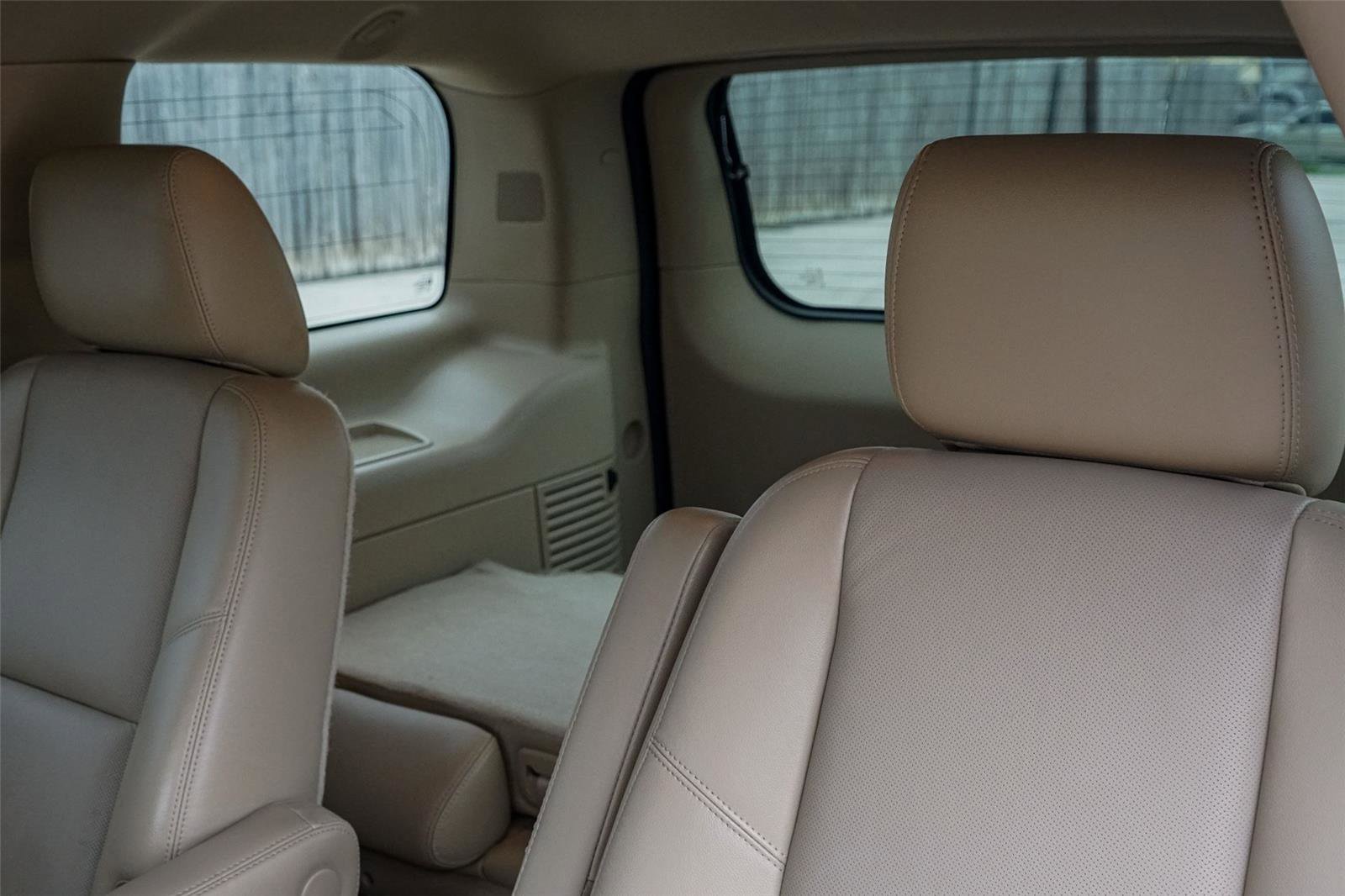 Used 2011 Chevrolet Tahoe LTZ RWD image 23