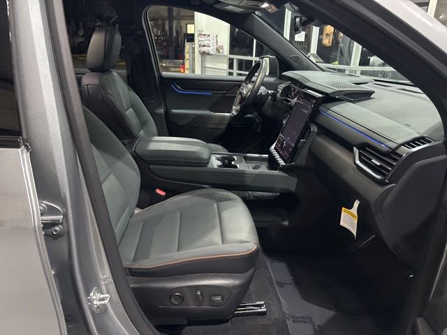 Used 2024 GMC Acadia AT4 w/ Luxury Package image 35