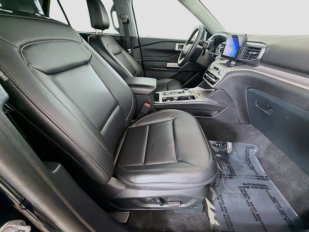 Used 2024 Ford Explorer XLT w/ Equipment Group 202A AWD/4WD image 22