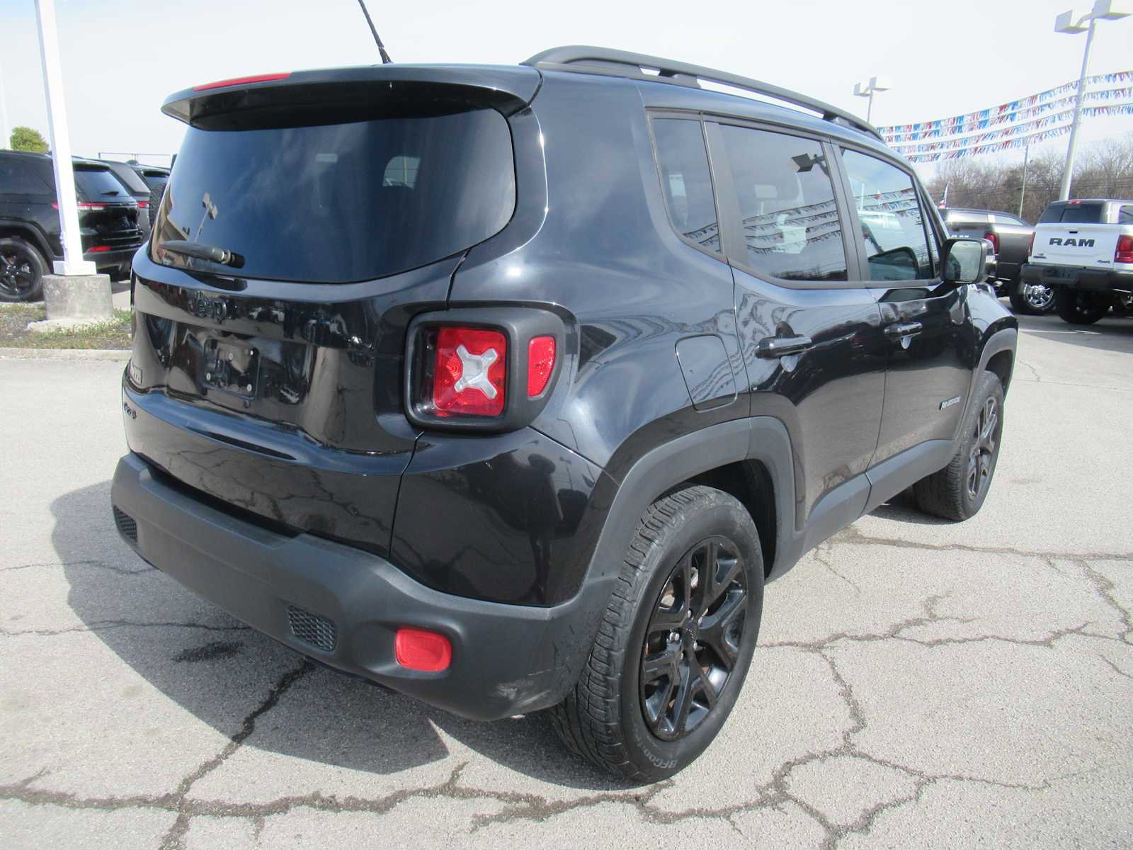 Used 2016 Jeep Renegade Latitude image 7