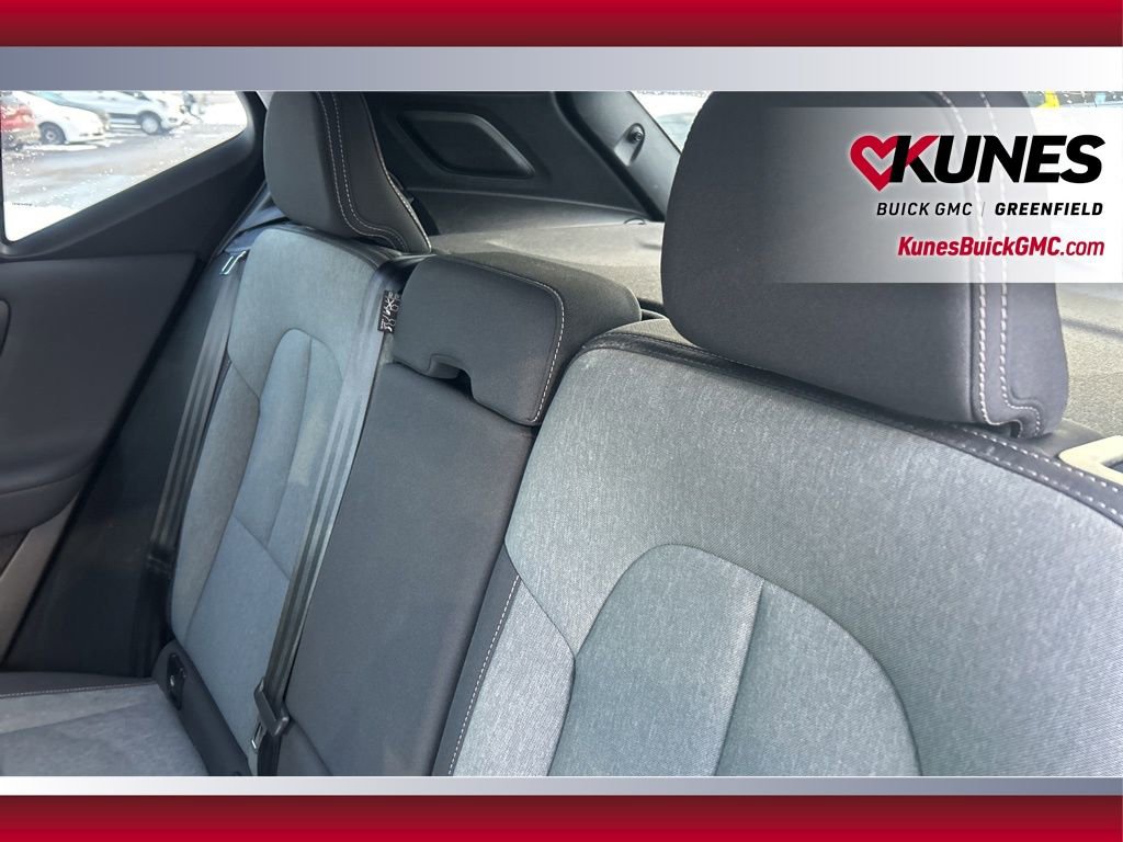 Used 2024 Volvo XC40 B5 Core image 34