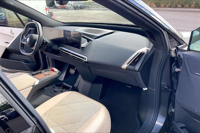 Used 2023 BMW iX xDrive50 w/ Ultimate Package 2 AWD/4WD image 15