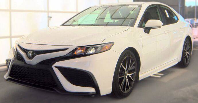 Used 2024 Toyota Camry SE FWD image 1