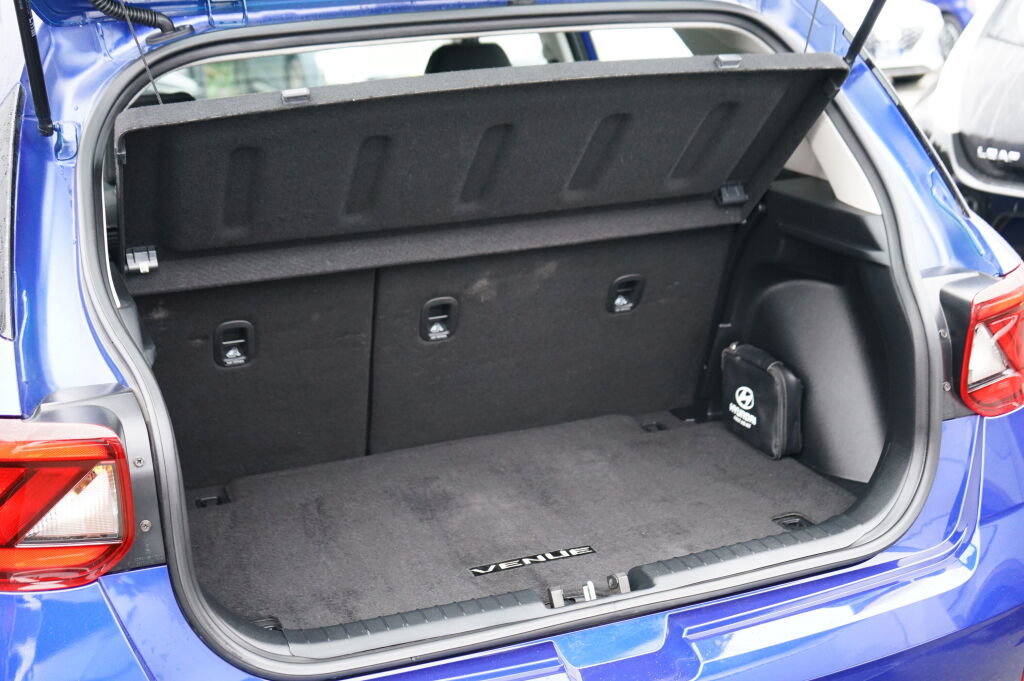 Used 2022 Hyundai Venue SEL w/ Cargo Package image 26