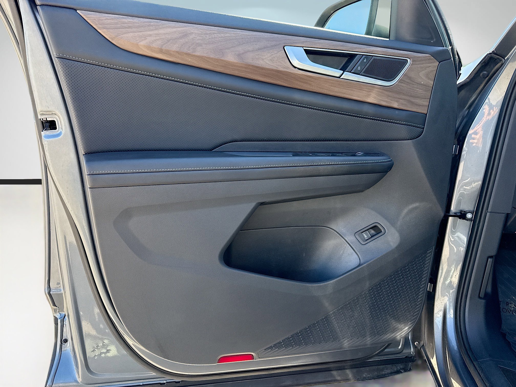 Used 2024 Volkswagen Atlas SE image 22