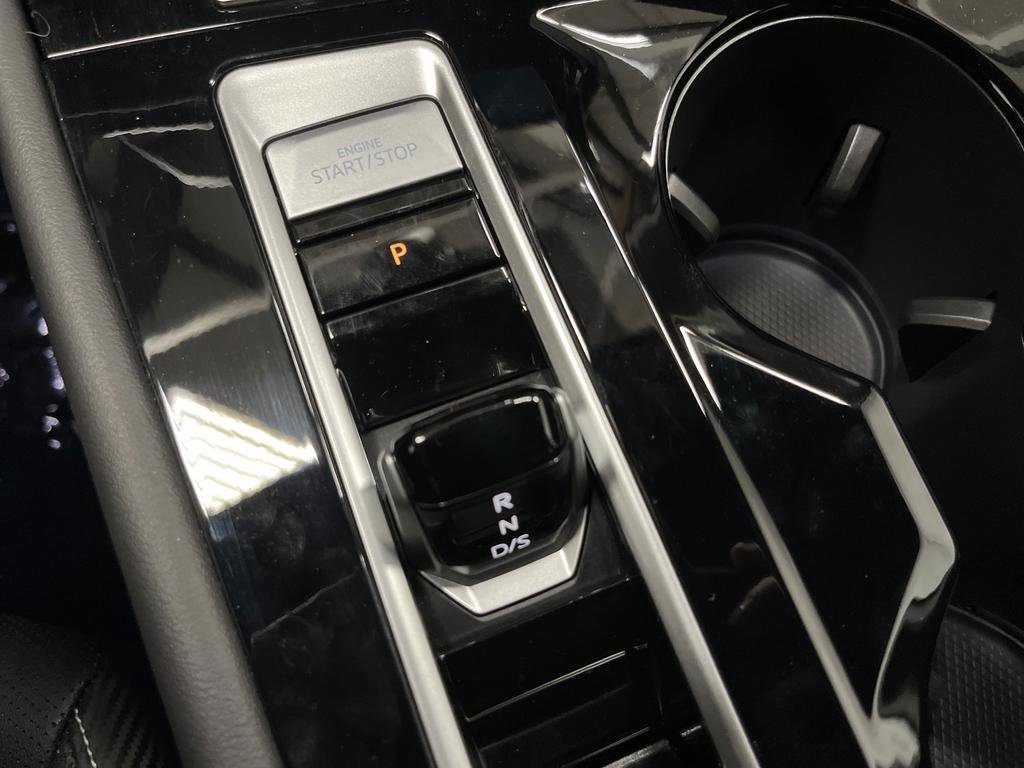 Certified 2025 Volkswagen Atlas Cross Sport SE w/ Panoramic Sunroof Package image 21