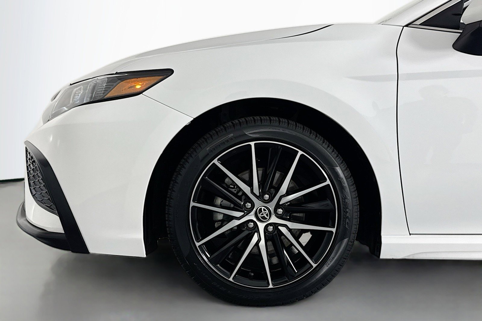 Used 2024 Toyota Camry SE FWD image 10