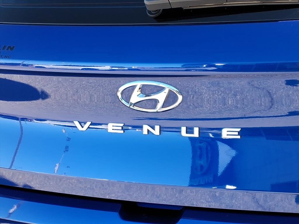Used 2025 Hyundai Venue Limited image 5
