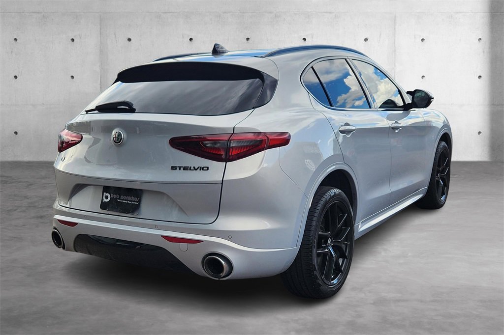 Used 2021 Alfa Romeo Stelvio Ti w/ Nero Edizione image 3