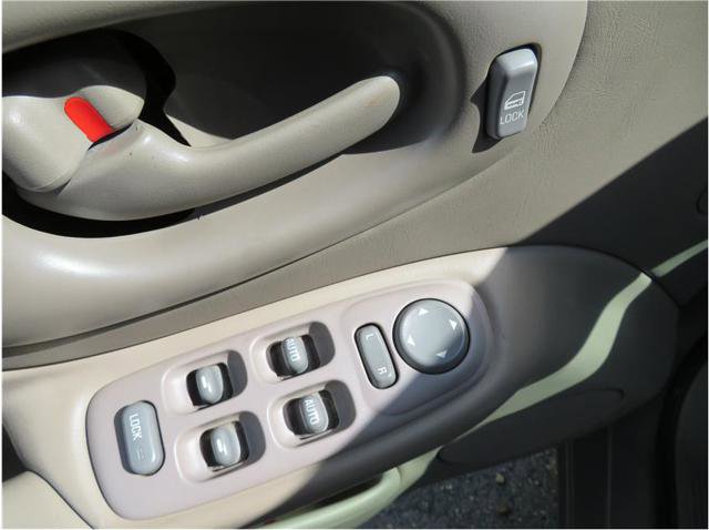 Used 2000 Pontiac Bonneville SE w/ Opt Pkg image 11