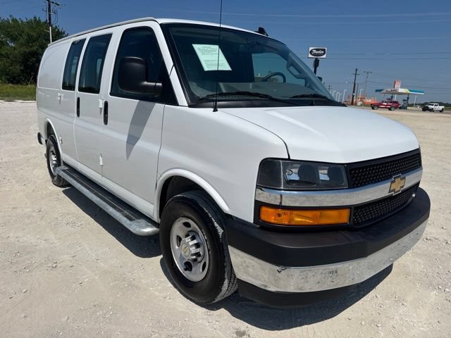 Used 2025 Chevrolet Express 2500 w/ Driver Convenience Package RWD image 5