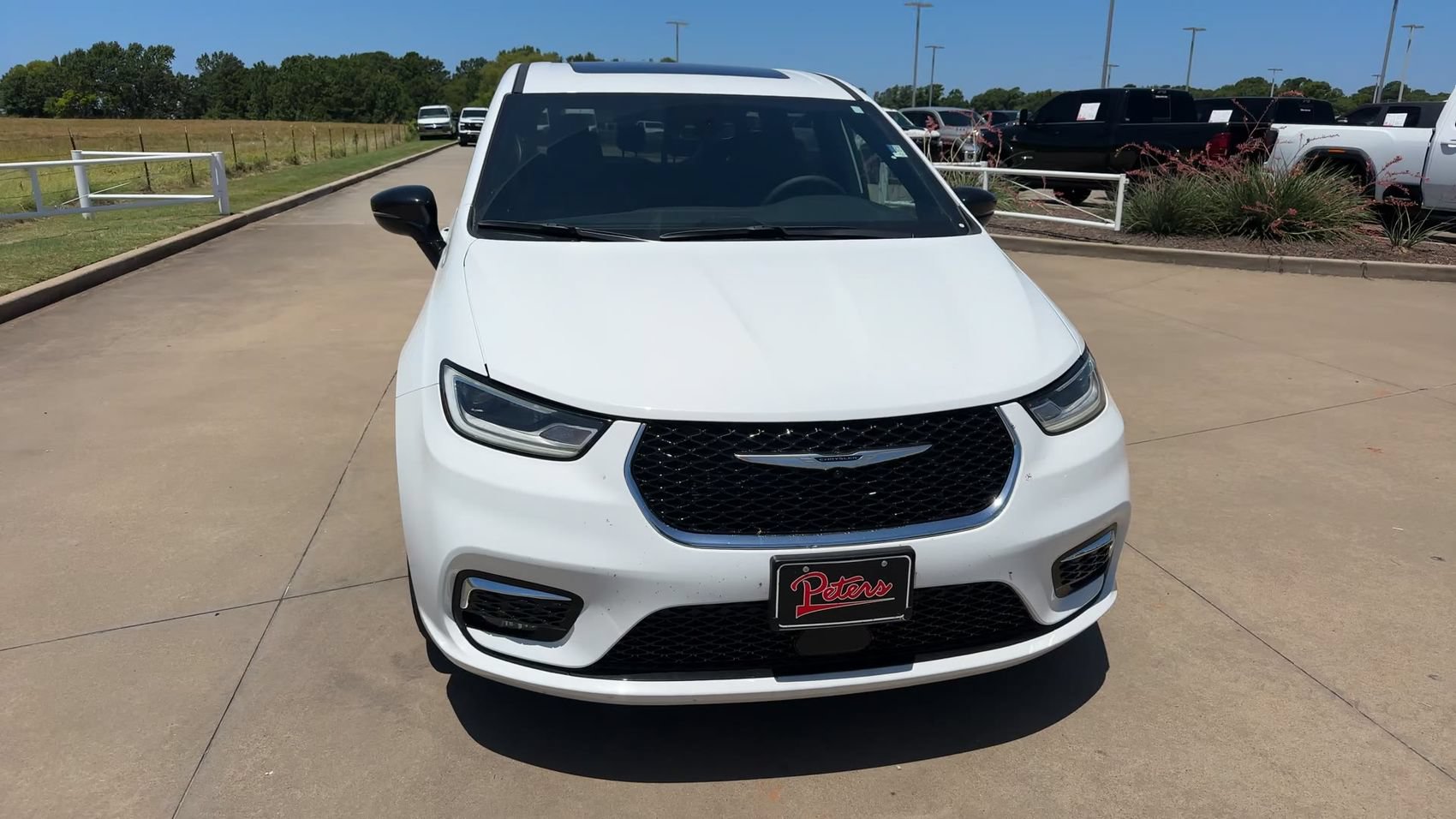 Used 2026 Chrysler Pacifica Limited FWD image 4