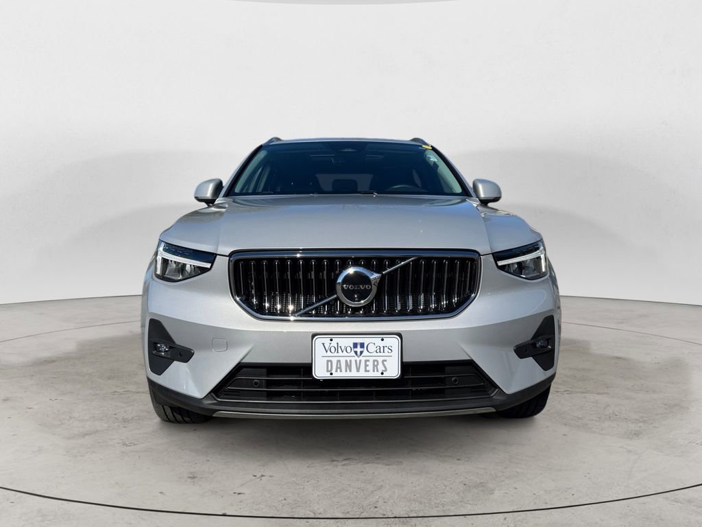 Certified 2025 Volvo XC40 B5 Plus AWD/4WD image 29