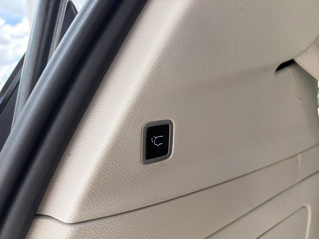 Used 2024 Chrysler Pacifica Limited FWD image 11