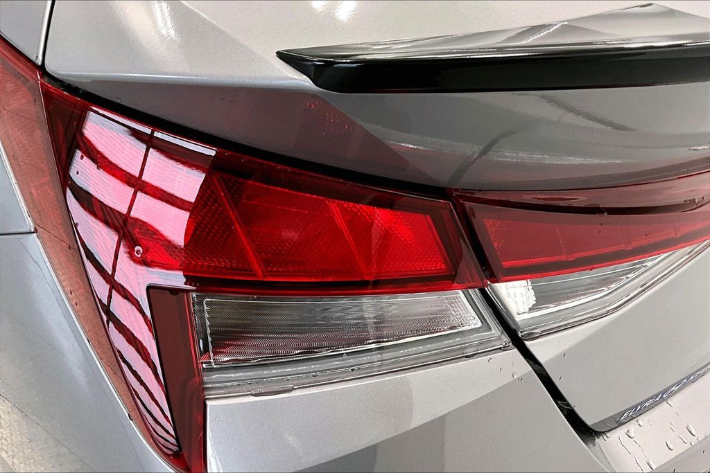 Certified 2025 Hyundai Elantra Sport FWD image 31