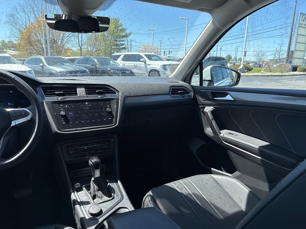 Used 2022 Volkswagen Tiguan SE AWD/4WD image 21
