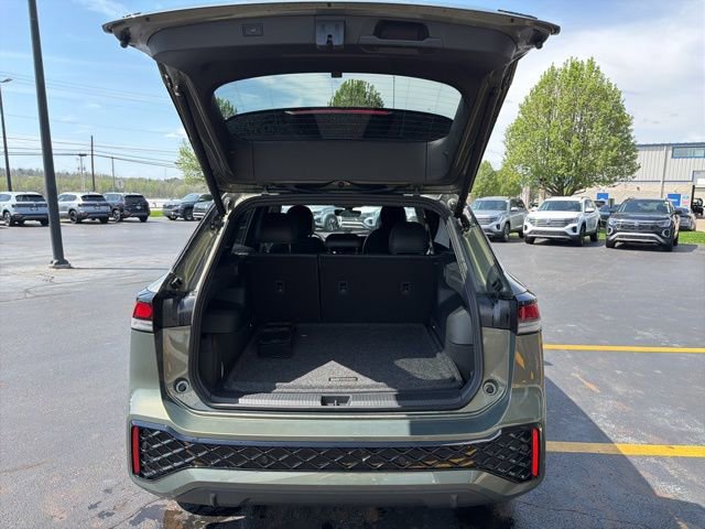 New 2026 Volkswagen Tiguan SE R-Line AWD/4WD image 17