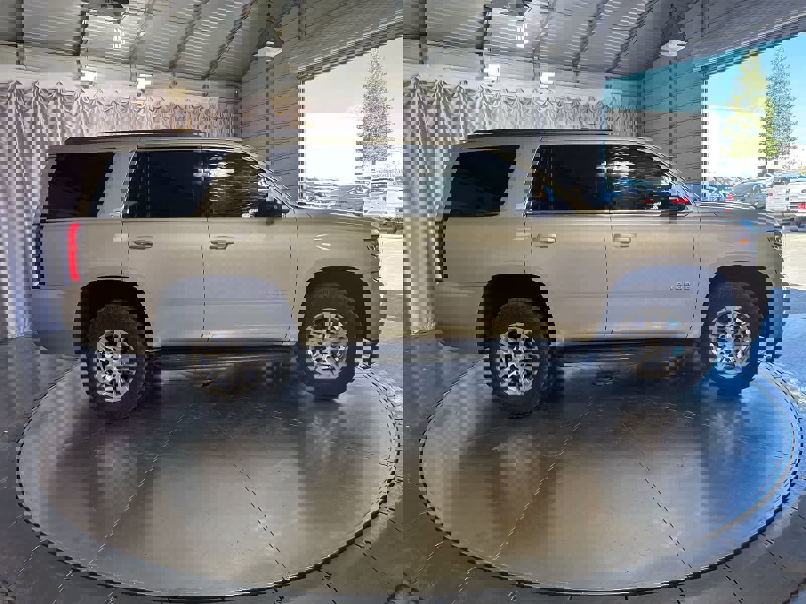 Used 2015 Chevrolet Tahoe LS RWD image 4