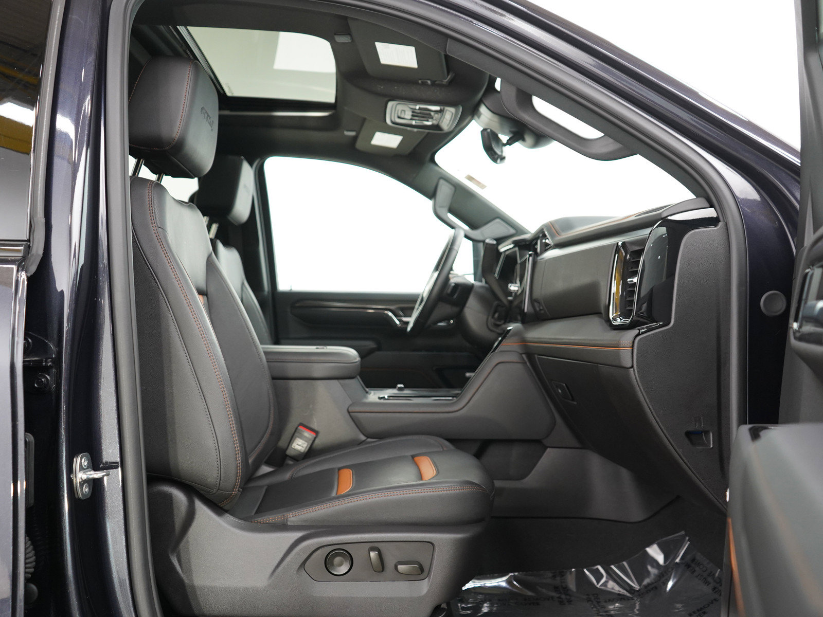 Used 2024 GMC Sierra 3500 AT4 w/ AT4 Premium Plus Package AWD/4WD image 11
