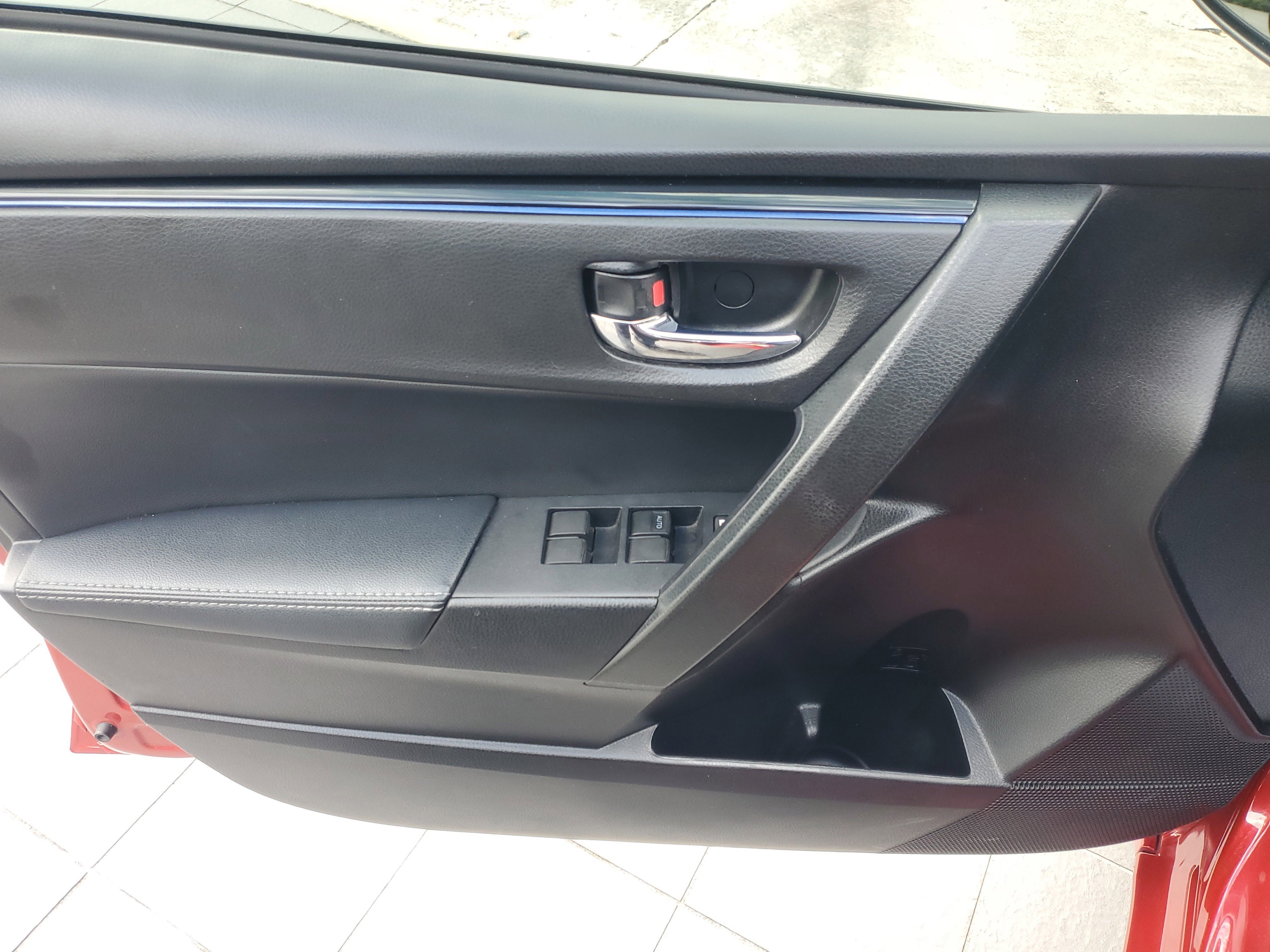 Used 2019 Toyota Corolla SE image 18