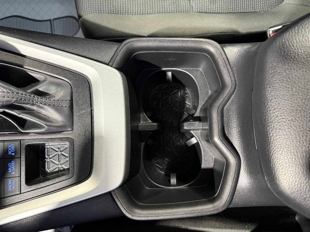 Used 2022 Toyota RAV4 LE image 33