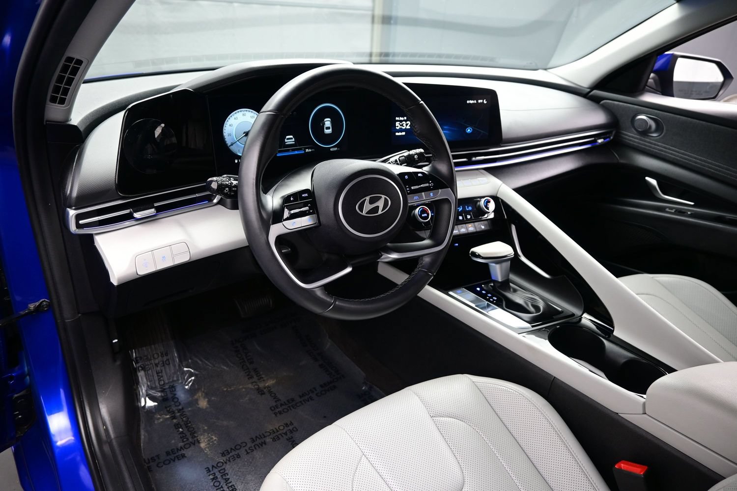 Certified 2025 Hyundai Elantra Limited FWD image 13