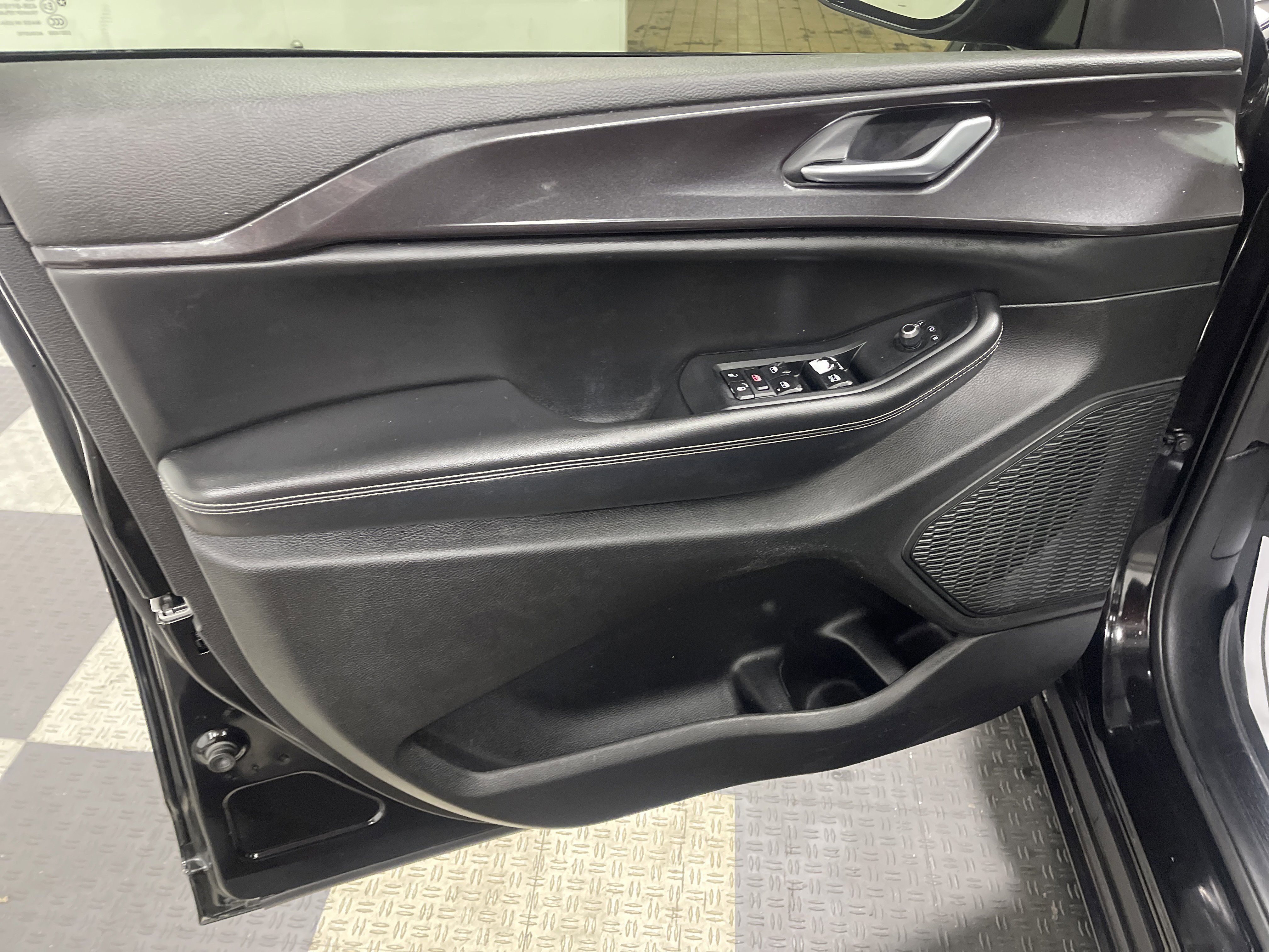 Used 2023 Jeep Grand Cherokee L Laredo AWD/4WD image 9