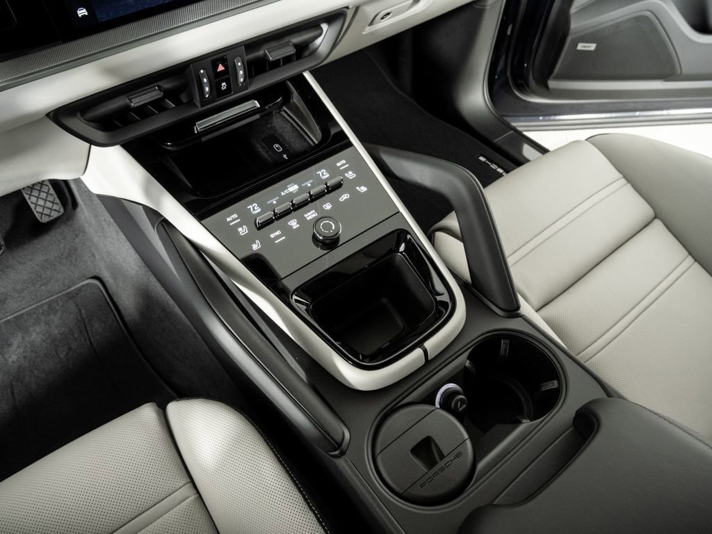 New 2026 Porsche Cayenne Base image 18