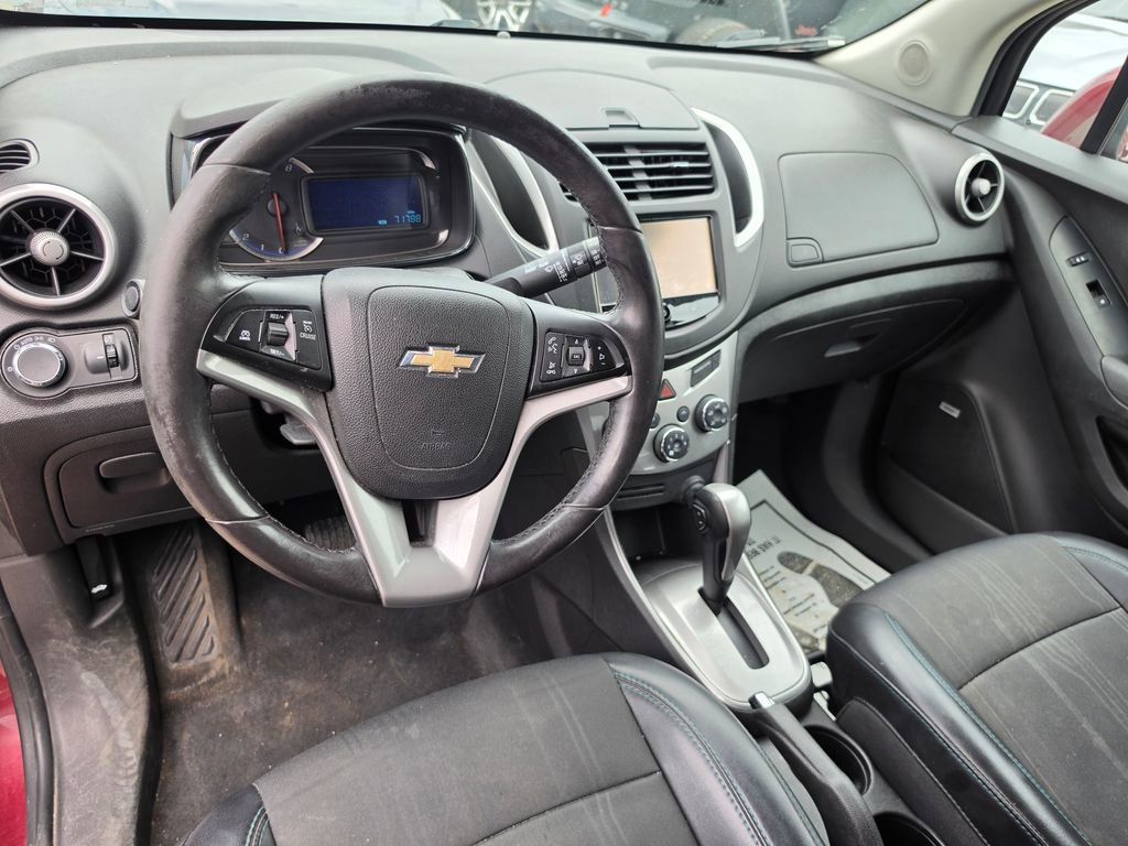 Used 2016 Chevrolet Trax LT w/ LT Sun and Sound Package AWD/4WD image 4